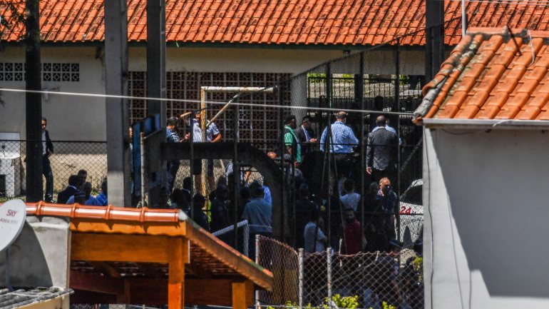 As autoridades no local do tiroteir em Suzano, São Paulo
