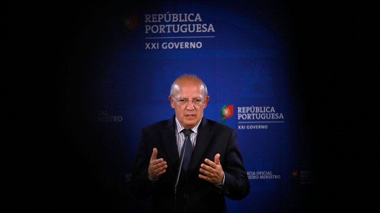 Augusto Santos Silva, que recordou o &quot;fluxo migratório positivo em 2017&quot;, afirmou que a resolução aprovada pelo Conselho de Ministros consagra a criação de incentivos que vão reduzir os custos do regresso de emigrantes a Portugal