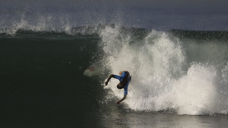 A surfista lusa, de 19 anos, falhou o acesso aos quartos de final ao somar 11,26 pontos