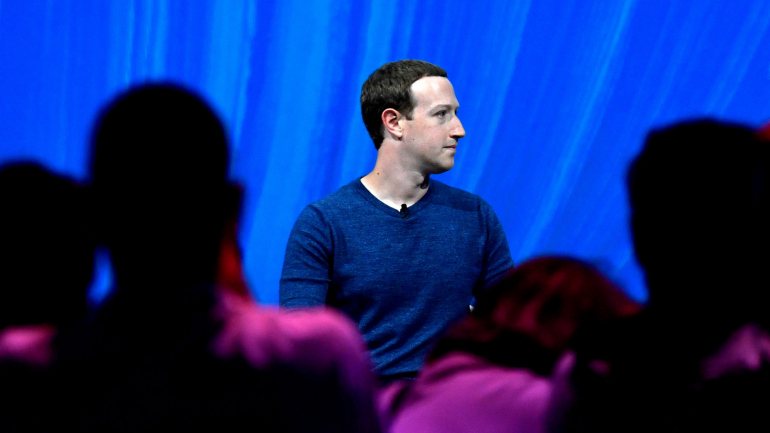 Mark Zuckeberg é fundador e presidente executivo do Facebook, que detém o WhatsApp e o Instagram