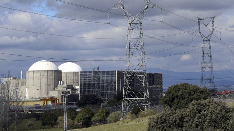 A central nuclear de Almaraz situa-se a cerca de 100 km de Portugal, numa das margens do rio Tejo