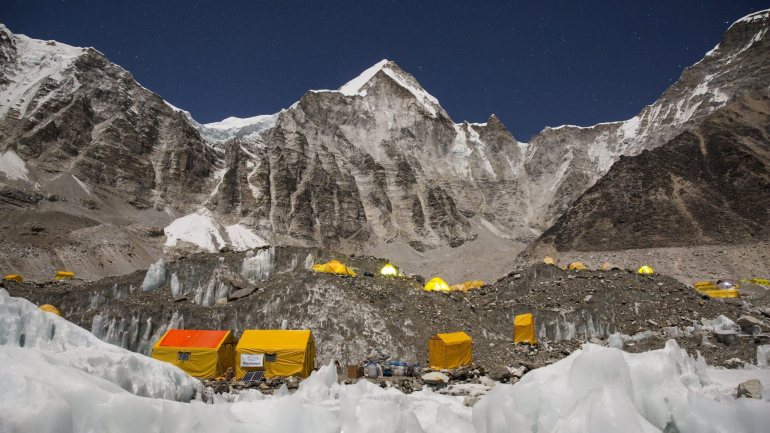 A maior montanha do mundo é uma das principais atrações para alpinistas de todo o mundo