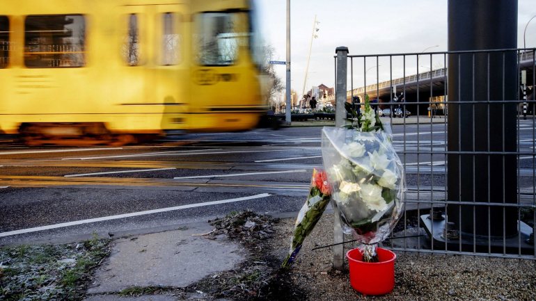 O tiroteio, num carro elétrico no centro de Utrecht, na passada segunda-feira, fez três mortes e cinco feridos