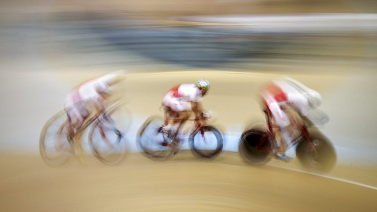 Inspirada no biatlo, a estafeta mista tem sido adotada em modalidades como o atletismo, natação e ciclismo de montanha