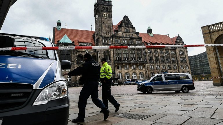 Tanto em Augsburgo quanto em Göttingen, o transporte público foi afetado pelas operações policiais