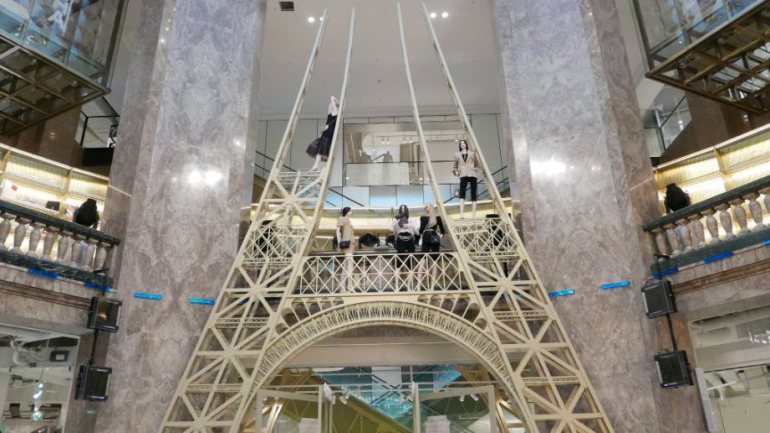 Uma das imagens do interior do novo endereço, no número 60 da célebre avenida parisiense