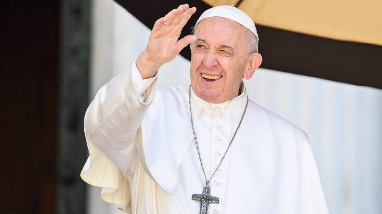 Os que defendem o Papa dizem que um gesto destes é o reflexo de uma atitude de respeito
