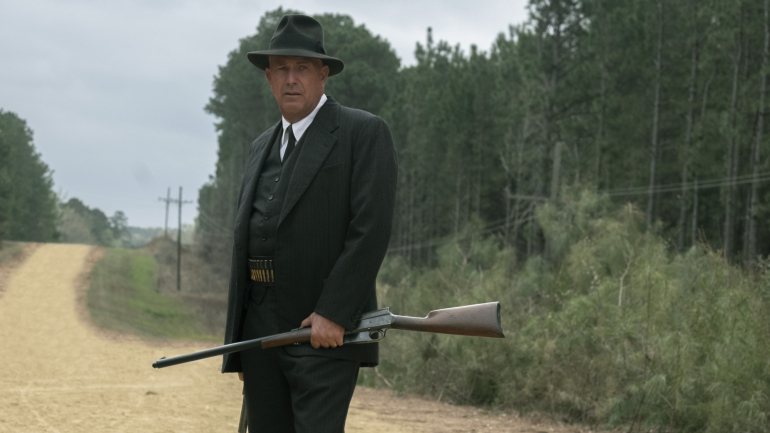 Kevin Costner interpreta o papel de Frank Hamer, o mítico ranger do Texas que apanhou Bonnie e Clyde