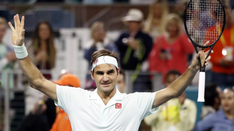 Nas meias-finais, Roger Federer (na fotografia) vai defrontar o canadiano Denis Shapovalov