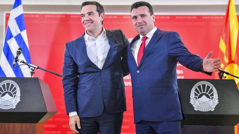 Primeiro-ministro grego e homólogo macedónio reuniram esta terça-feira em Skopje