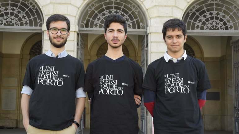 Ricardo Pereira, Alberto Pacheco e Gonçalo Paredes, eis a equipa portuguesa presente na final do International Collegiate Programming Contest