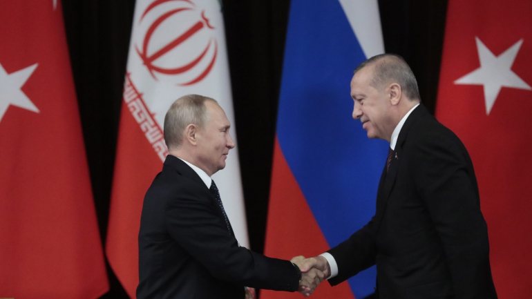 Putin e Erdogan vão ainda analisar a construção do gasoduto Turk Stream, que transportará gás russo pelo Mar Negro em direção à Turquia