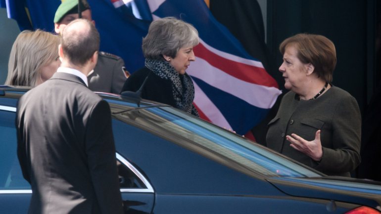 May e Merkel encontraram-se a pedido da primeira-ministra britânica