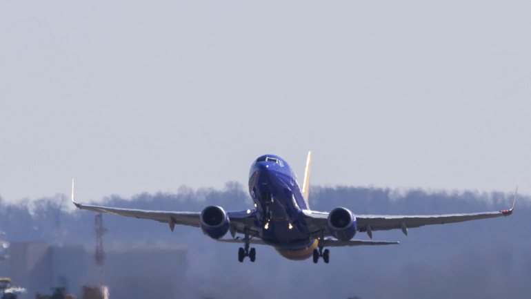 Boeing 737 teve problemas na descolagem em Madrid e teve de fazer aterragem de emergência