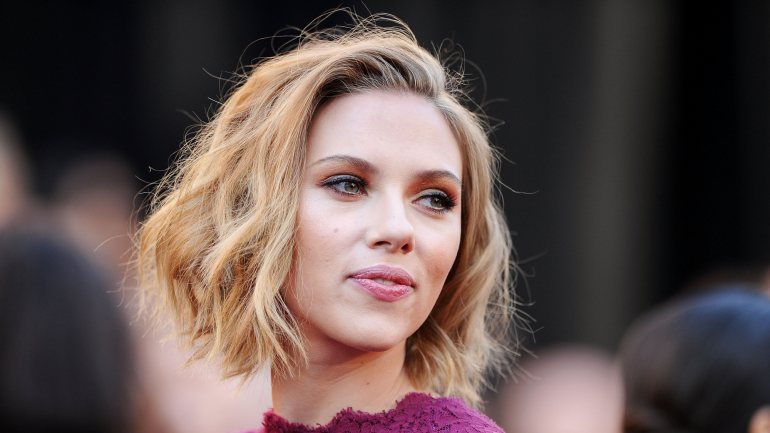 Scarlett Johansson é atriz desde 1996