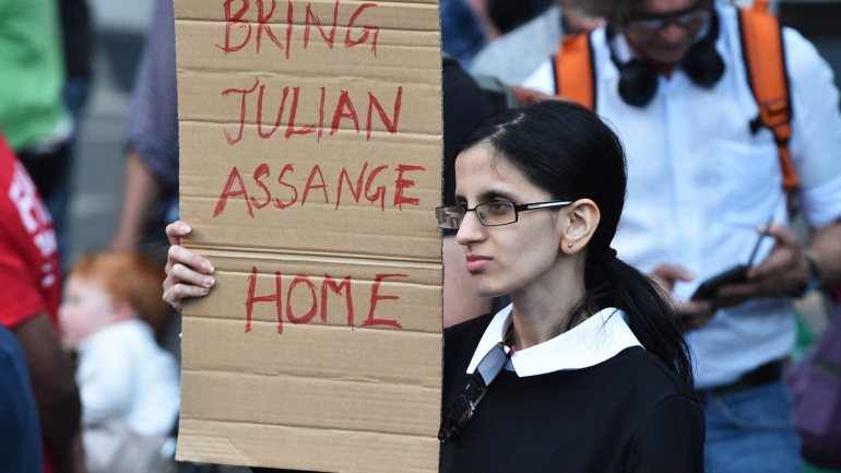 Australiana pedindo que Julian Assange regresse para o seu país de origem.