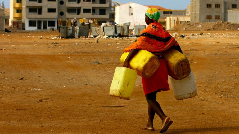 Cabo Verde é considerado pobre em recursos naturais, de rendimento médio, aponta o relatório