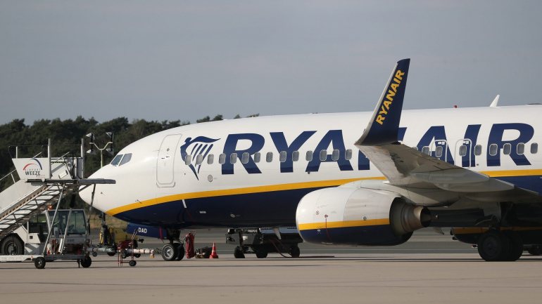 O sindicato acusa tanto a Ryanair como a Groundlink de &quot;terem tido uma atitude agressiva, totalitária e de chicote em riste para com os trabalhadores&quot;