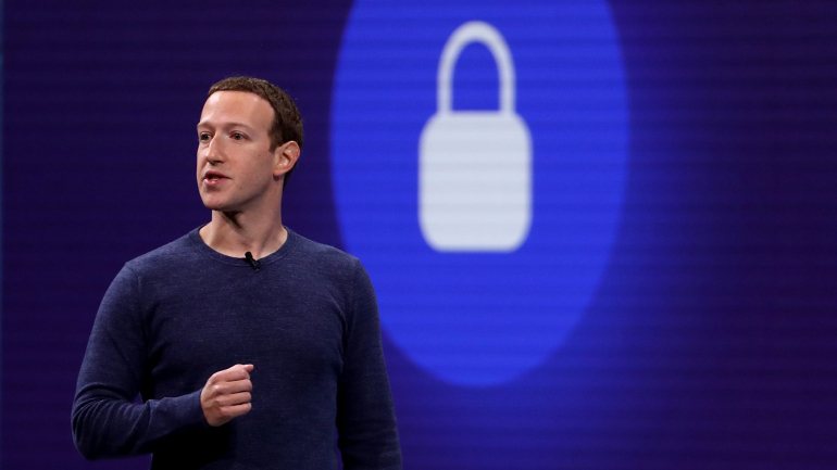 Ainda no documento, o Facebook assegura que Mark Zuckerberg não recebeu qualquer outro tipo de bónus