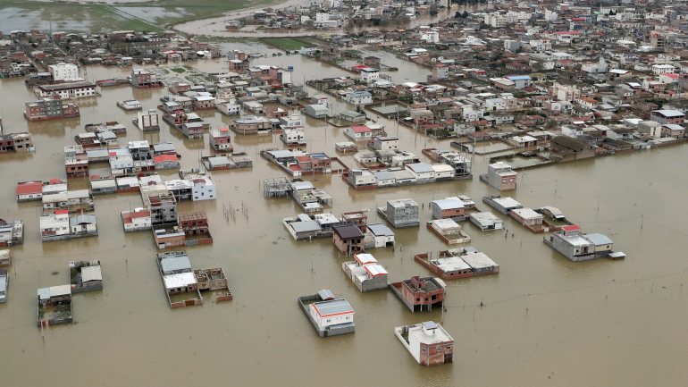 Cerca de 10 milhões de pessoas de duas mil cidades e vilas foram afetadas pelas inundações e mais de 500 mil pessoas ficaram desalojadas