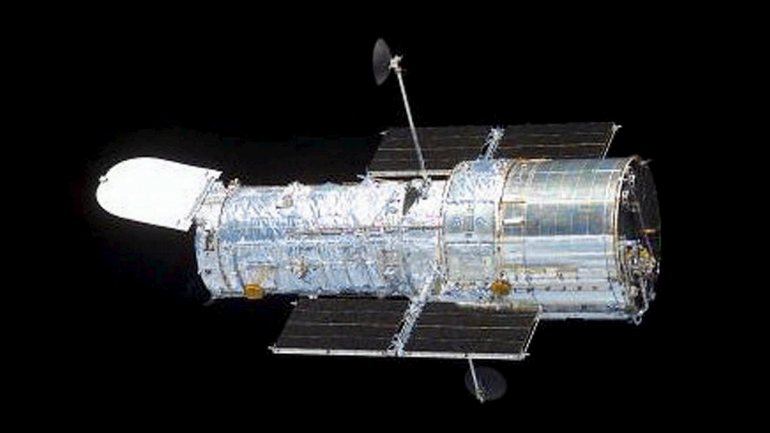 O Hubble foi lançado para o espaço no dia 24 de abril de 1990