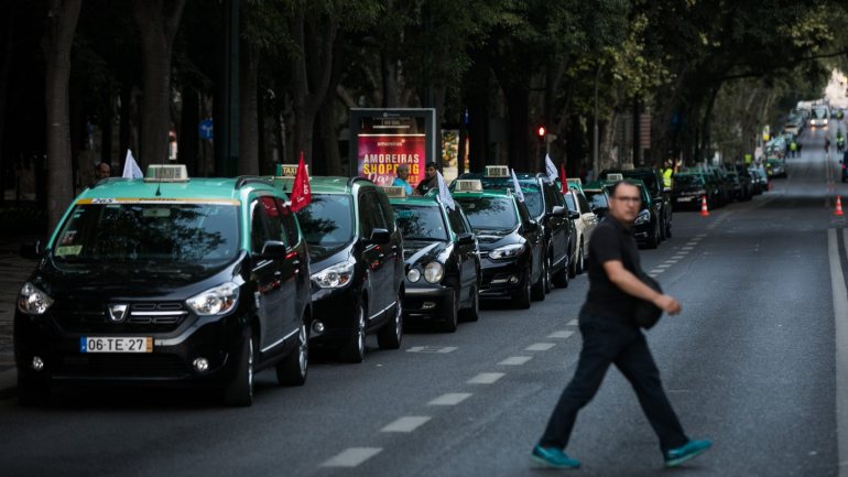 As novidades para a modernização do setor do Táxi da Antral são conhecidas esta terça-feira