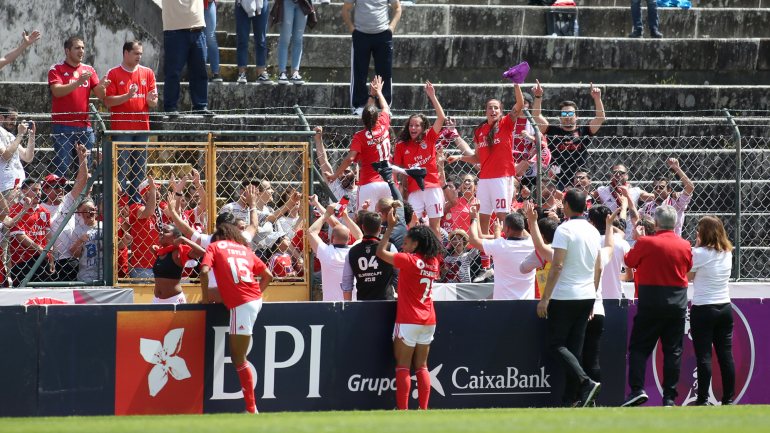 Encarnadas fizeram a festa esta manhã em Braga num estádio 1.º de Maio muito bem composto este sábado