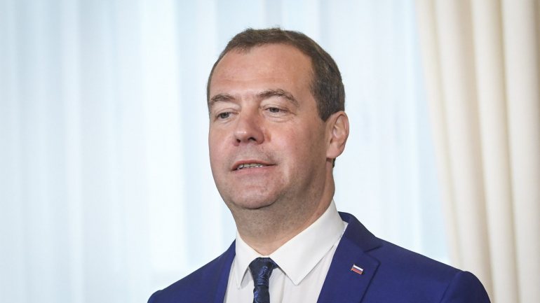 Para Medvedev, os resultados das eleições ucranianas &quot;mostraram uma clara procura por uma nova abordagem para resolver os problemas da Ucrânia&quot;