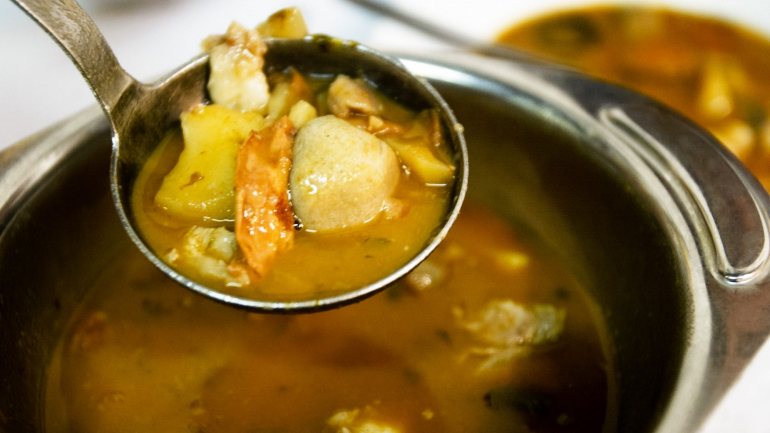 A Sopa da Pedra é um dos pratos típicos da localidade de Santarém