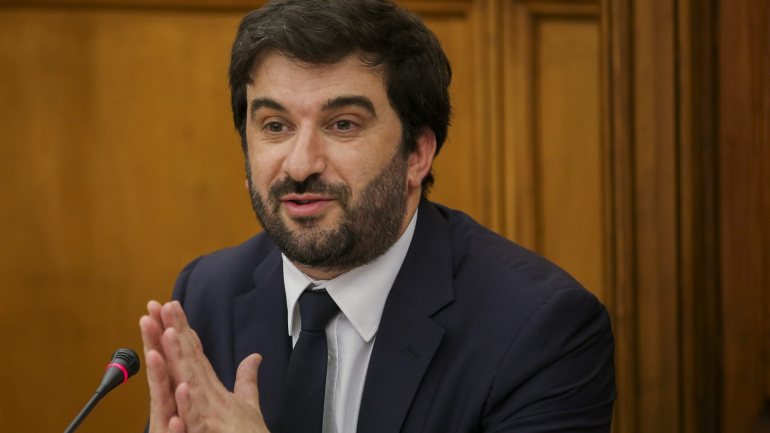 Ministro Tiago Brandão Rodrigues foi ouvido na Comissão de Educação do Parlamento
