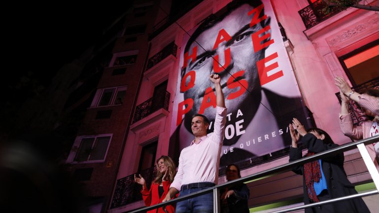 Pedro Sánchez fez o seu discurso de vitória perante centenas de apoiantes em Madrid