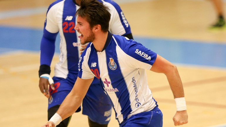 Jovem central Miguel Martins foi um dos destaques dos azuis e brancos na caminhada feita na Taça EHF