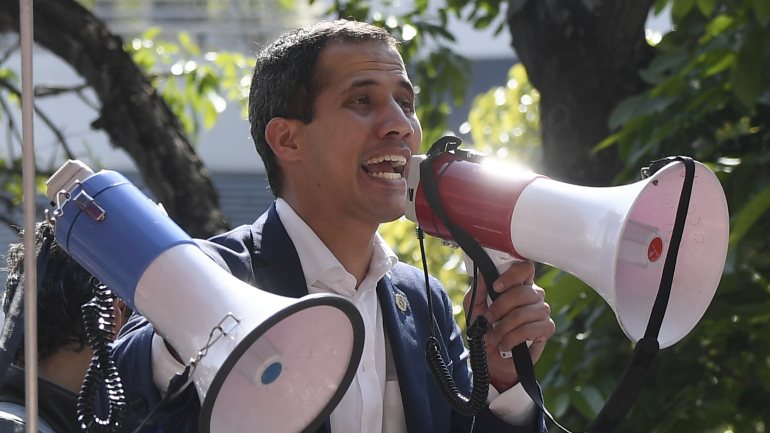 Juan Guaidó pôs em marcha a &quot;Operação Liberdade&quot; na terça-feira de madrugada e a única coisa que conseguiu foi libertar Leopoldo López da prisão domiciliária