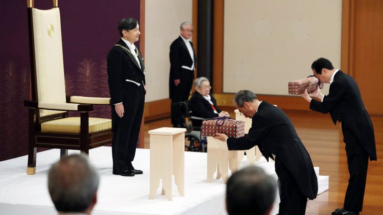 A cerimónia, com o nome &quot;Kenji para Shokei sem quimono&quot;, durou apenas cinco minutos e contou com a presença do primeiro-ministro japonês, Shinzo Abe.