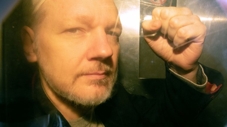 Julian Assange chegou ao tribunal superior de Southwark, no Reino Unido, esta manhã para ouvir a sentença
