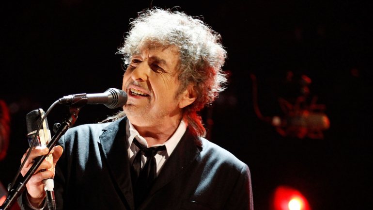 Bob Dylan num concerto em 2012 (o artista há muito que não permite fotografias da imprensa durante os espetáculos; o mesmo aconteceu no Porto, esta quarta-feira)