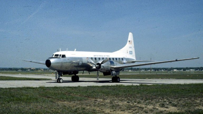 Foi um avião igual a este Convair C-131F que em 1983 teve um destino bem mais trágico que o do Boeing 737