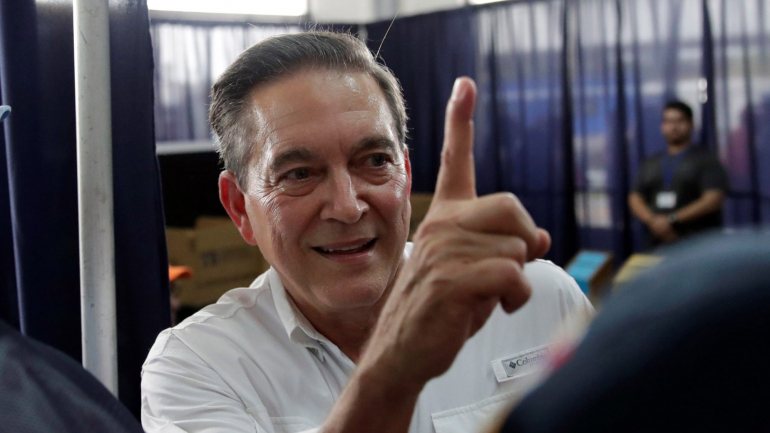 Laurentino &quot;Nito&quot; Cortizo lidera corrida à presidência do Panamá