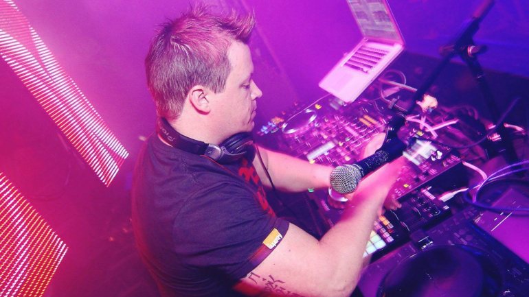 Adam Sky foi classificado como o terceiro DJ mais popular da Ásia no ano passado