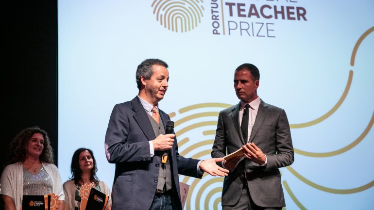 Rui Correia, professor nas Caldas da Rainha, recebeu o prémio esta segunda-feira numa gala apresentada por Ricardo Araújo Pereira