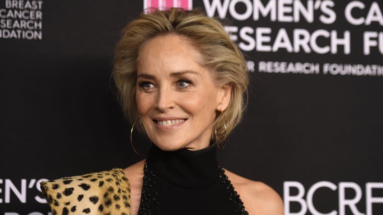 Aos 61 anos, Sharon Stone fala sobre machismo no cinema e sobre uma indústria pensada por homens
