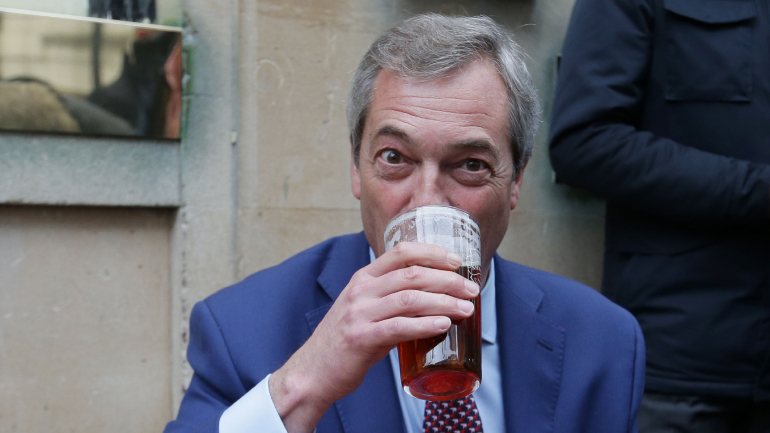 Nigel Farage lidera o Partido Brexit