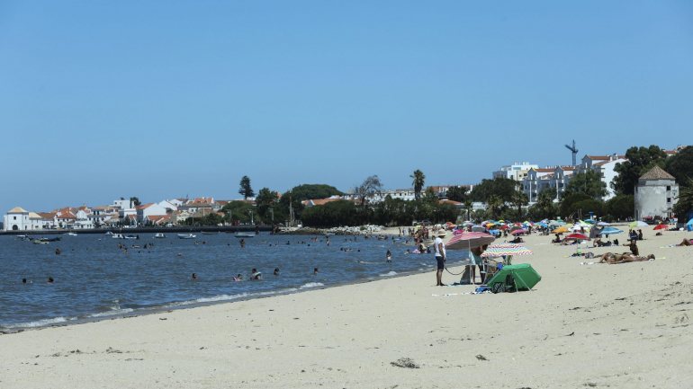 De acordo com a portaria, mais de 500 praias marítimas e fluviais estão disponíveis este verão em Portugal