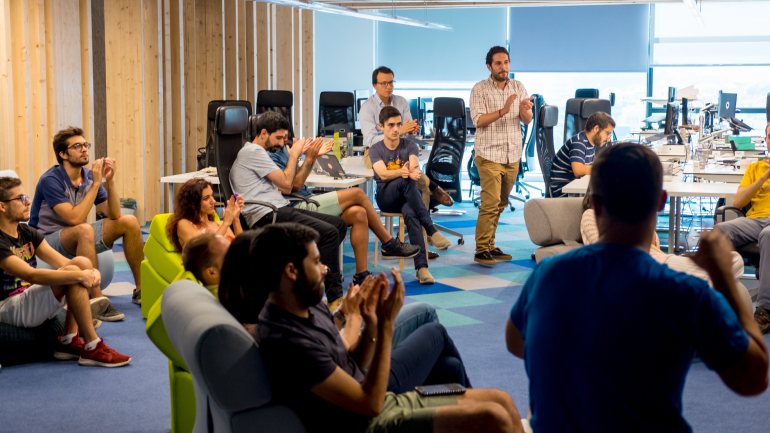A startup portuguesa emprega cerca de 50 pessoas nos escritórios de Londres, Suíça, Braga e Lisboa