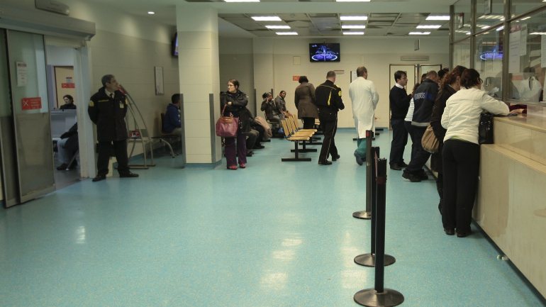 Os anestesistas do Hospital Amadora-Sintra iniciaram esta segunda-feira uma greve de cinco dias para exigir a contratação de mais profissionais