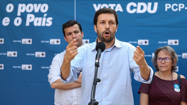 O candidato da CDU, João Ferreira, andou esta quinta-feira pelo Algarve em campanha