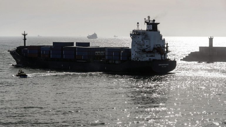 Carga nos portos de Portugal Continental movimentaram quase 22,7 milhões de toneladas no primeiro semestre do ano