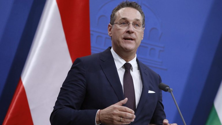 Heinz-Christian Strache, líder do partido de extrema-direita FPÖ, formou Governo com o chanceler conservador Sebastian Kurz em dezembro de 2017