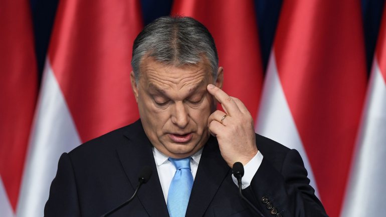 Nas sondagens para as eleições europeias, o partido de Viktor Orbán, o Fidesz, surge à frente com cerca de 50% das intenções de voto.