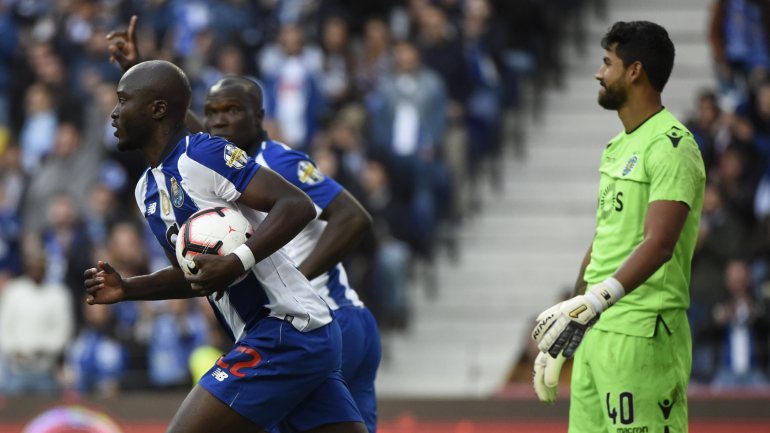 Danilo conseguiu furar a resistência de Renan Ribeiro no último quarto de hora e FC Porto conseguiu a reviravolta no clássico